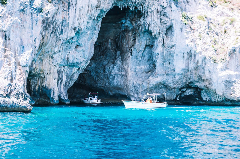 Capri, Grottes
