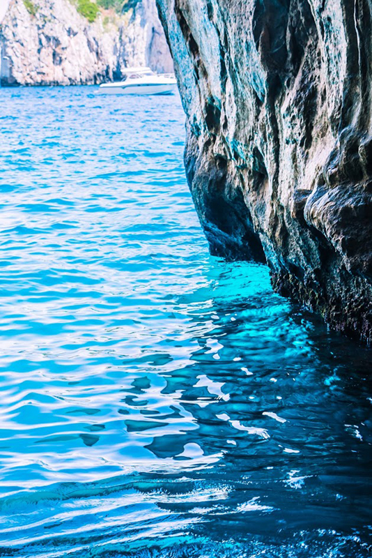 Capri, Grottes